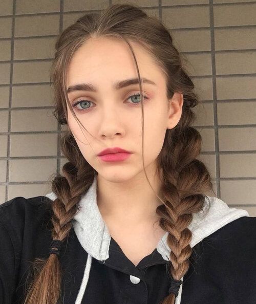 女m跪下伺候女s