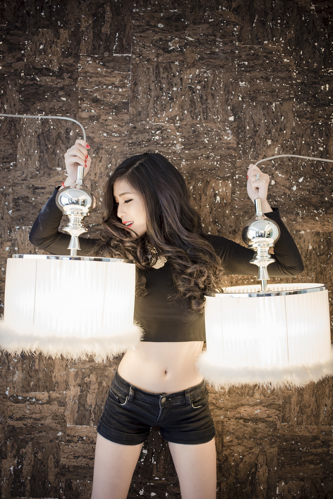 美女尿眼