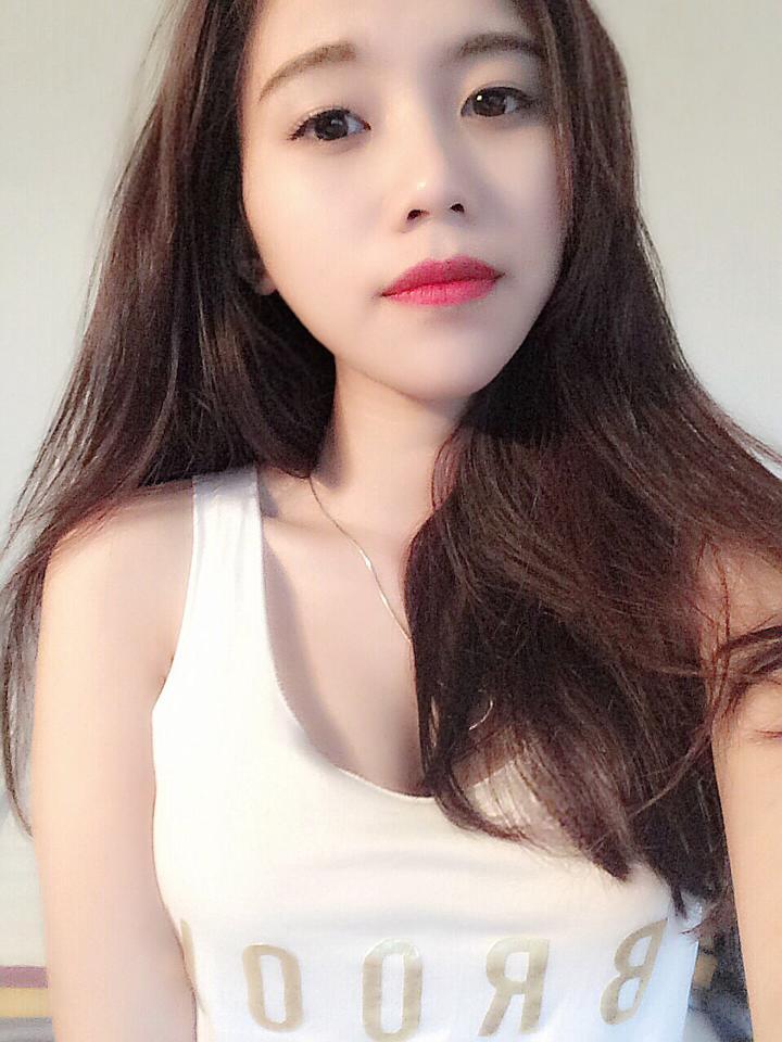 和領(lǐng)導(dǎo)一起三p嬌妻