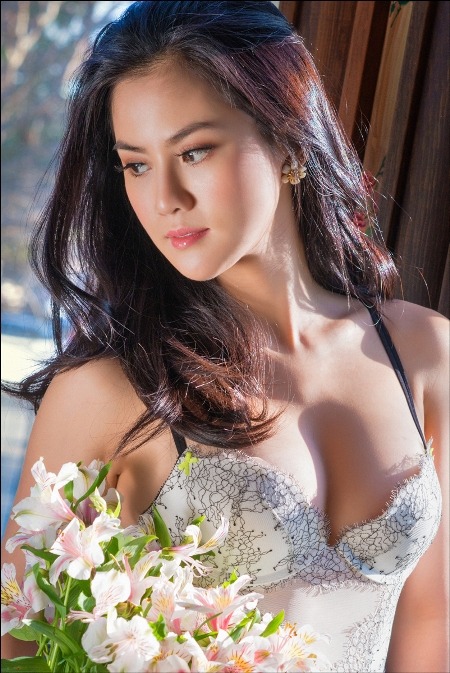 美女吃j8