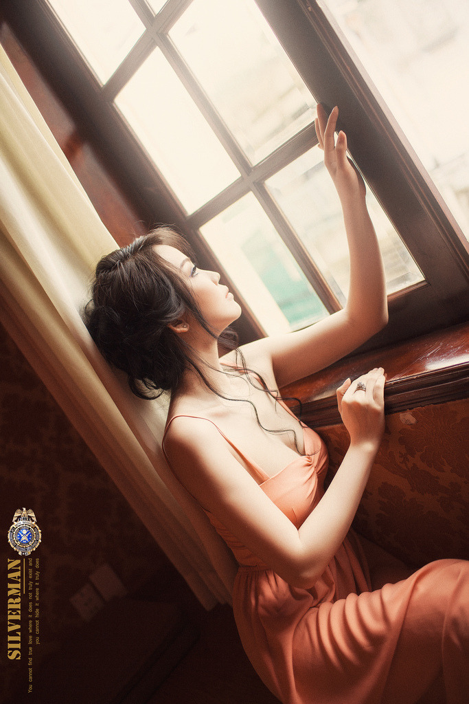 歐美人妖一區(qū)二區(qū)