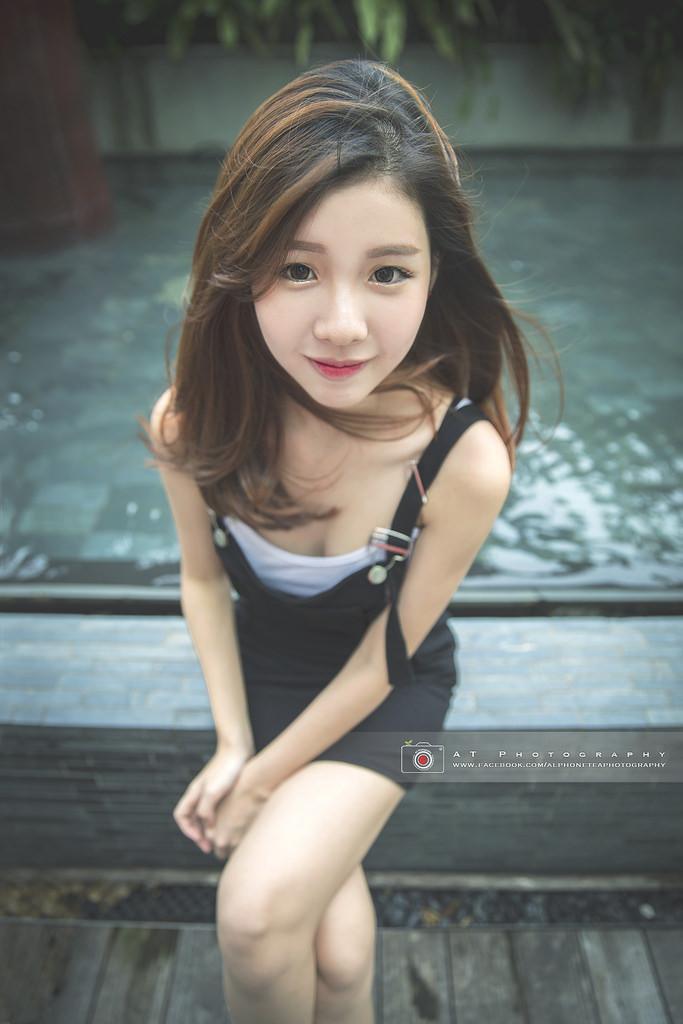 日本女大學(xué)生特殊精油按摩