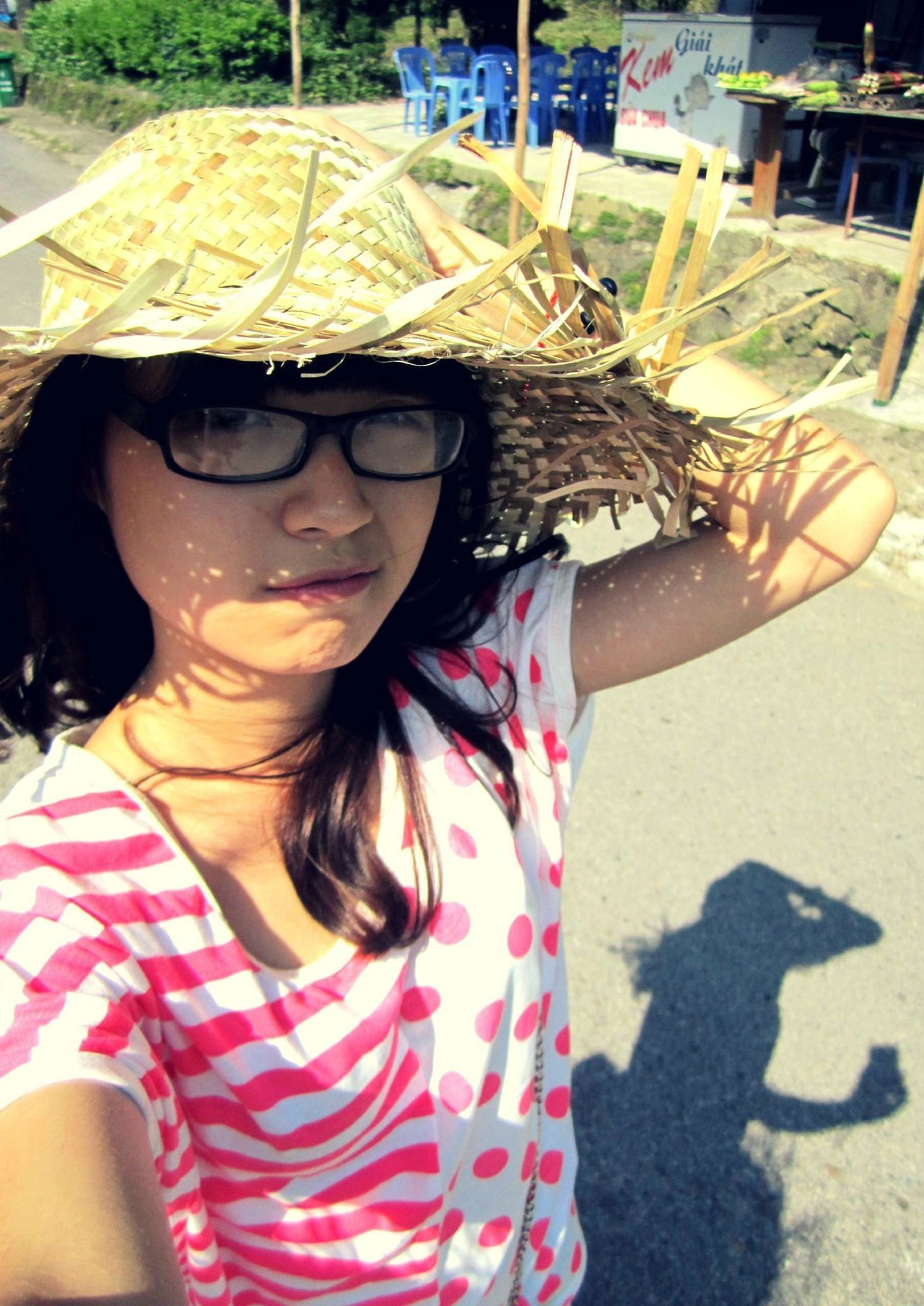 他每挺進(jìn)一下女人就呻吟
